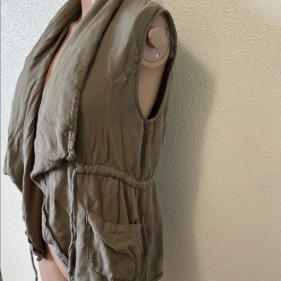Elodie Olive Green Vest - Picture 3 of 4